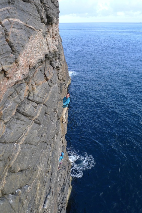 Guy soloing the steepest E1 in the world!